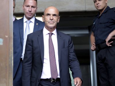 Espionaje M: Arribas se tiró un lance para dejar sin efecto la traba que le impide salir del país