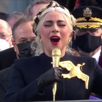 Video: con todo el glamour, Lady Gaga cantó el Himno Nacional durante la asunción de Joe Biden