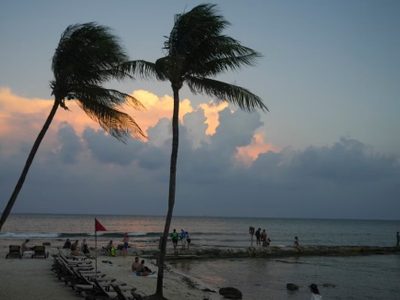 Beryl se dirige a México tras dejar destrucción en Jamaica y el Caribe