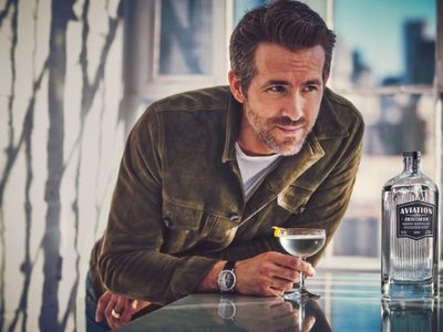 La ginebra que producía Ryan Reynolds cambia de dueño