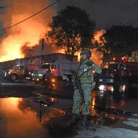 Reubican a la mitad de locatarios afectados por el incendio en la Central de Abasto