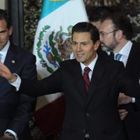 'México no pagará el muro”, responde Peña a Trump