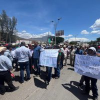 Pobladores retienen a funcionarios de San Luis Acatlán; exigen controlar el presupuesto