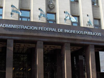 Aumentó la recaudación impositiva en 2019, pero perdió frente a la inflación