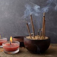 Prepará tus propios sahumerios antimosquitos con esta receta sin químicos y muy efectiva