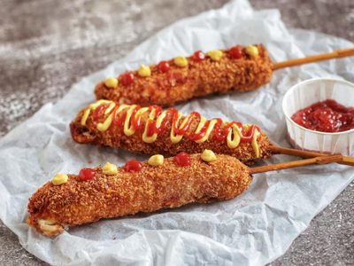 Si te sobró un montón de arroz, no lo tires, hacé estos panchos rellenos, ideales para sumar a tus picadas