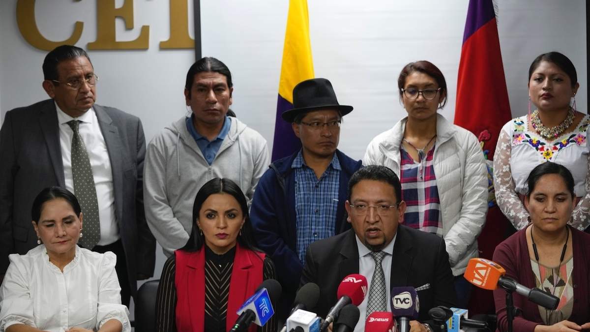 El presidente de la disuelta Asamblea Nacional de Ecuador, Virgilio Saquicela, en conferencia