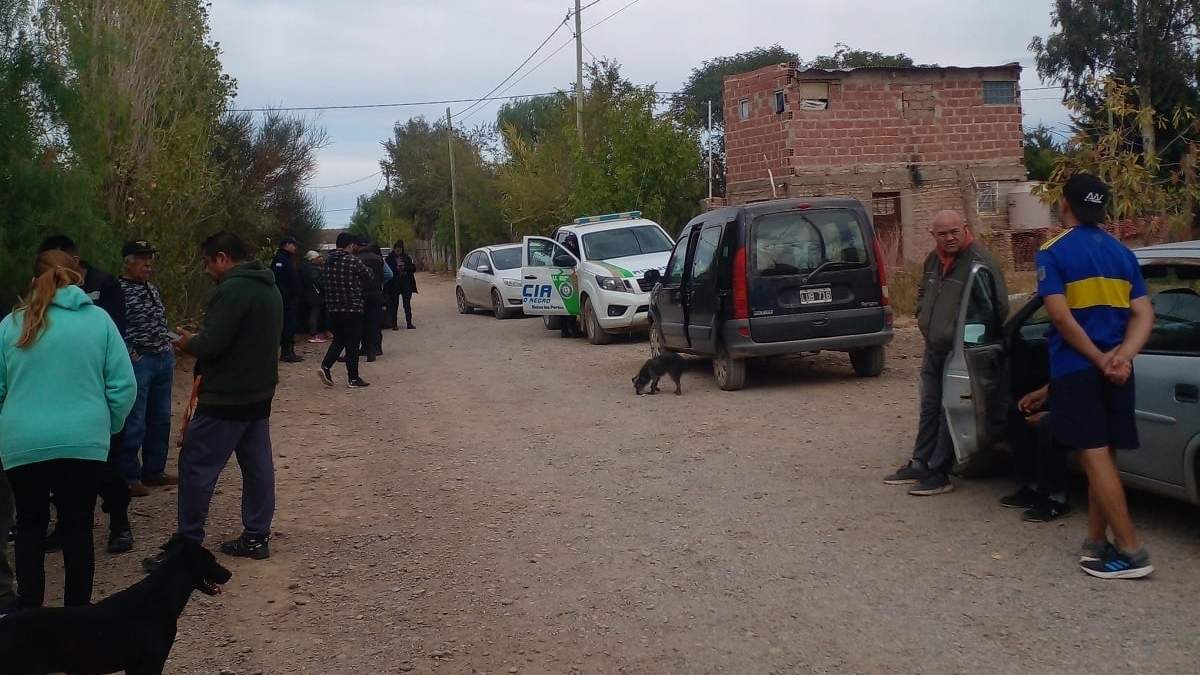 Juan Pezzoa era trasladado en el utilitario de la familia ante la falta de una ambulancia. Fuente (Radio Quimunche)
