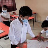 Pese a la nueva ola, México afirma que habrá clases presenciales aún en los peores escenarios