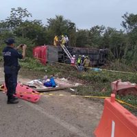 Un accidente en la carretera Cancún-Mérida deja 14 pasajeros fallecidos y 28 lesionados