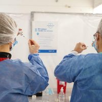 Vacunación contra el coronavirus: hoy se aplican solo primeras dosis