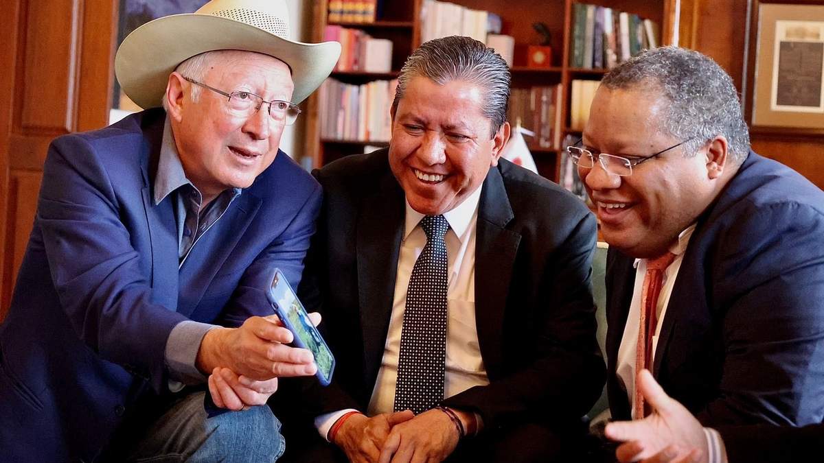 Ken Salazar con David Monreal Ávila