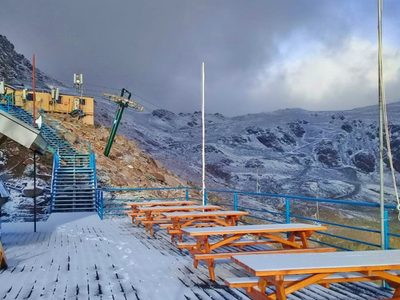 ¡Verano y nieve!: El cerro Catedral, con un manto blanco. Mirá