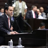 Diputados de MC lanzan iniciativa para quitar millonaria pensión a expresidentes
