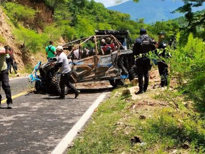 Localizan los cuerpos de los participantes en rally que fueron arrastrados por el río