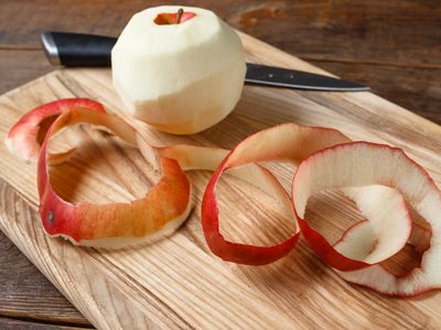 No tires las cáscaras de manzana: mirá cómo usarla para hacer pizzas y panes