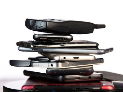 La vuelta a los “ladrillos”: más personas buscan desprenderse de sus teléfonos inteligentes