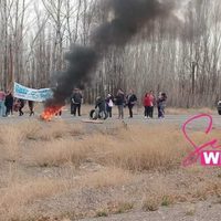 Vecinos del Barrio CH en Senillosa cortaron la Ruta 22 para reclamar la presencia de la intendenta