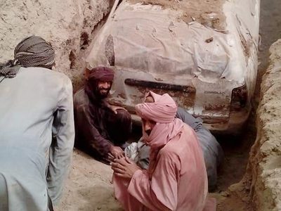 Los talibanes desenterraron el vehículo con el que su líder huyó de la invasión de Estados Unidos