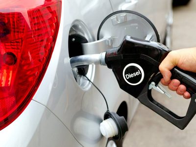 Aumentaron los impuestos al combustible y habrá un nuevo aumento en enero