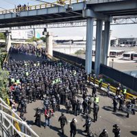 Federales bloquean acceso al AICM en demanda del pago de su finiquito