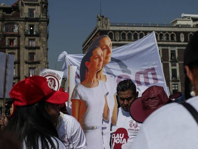 Al estilo AMLOFest, seguidores de Morena inundan el zócalo para el inicio de campaña de Sheinbaum
