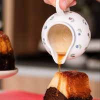 Los dulces están cada vez más caros: mirá cómo preparar un mini chocoflan exprés, delicioso y económico