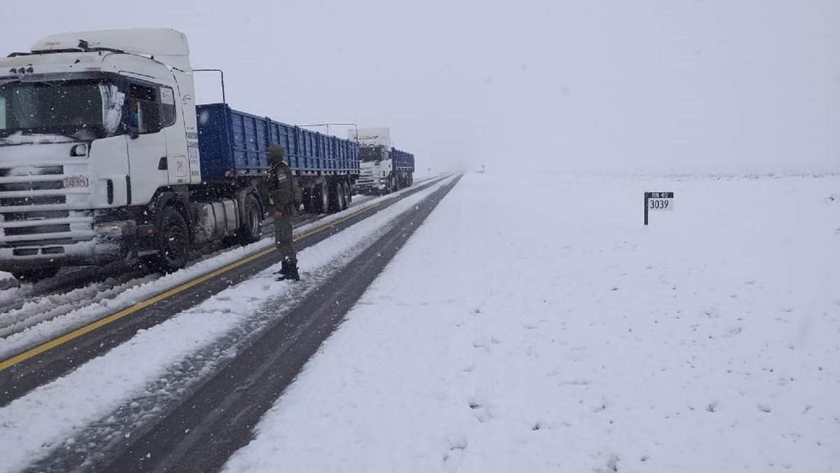 Acumulación de nieve en las rutas. Fuente: (Twitter)
