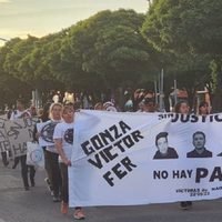 A dos años de la explosión en la refinería NAO, las familias de las víctimas denunciaron que no recibieron ayuda ni contención