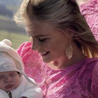 ¡Preocupación! La Sueca Larsson habló de la salud de su bebé después de contraer un virus