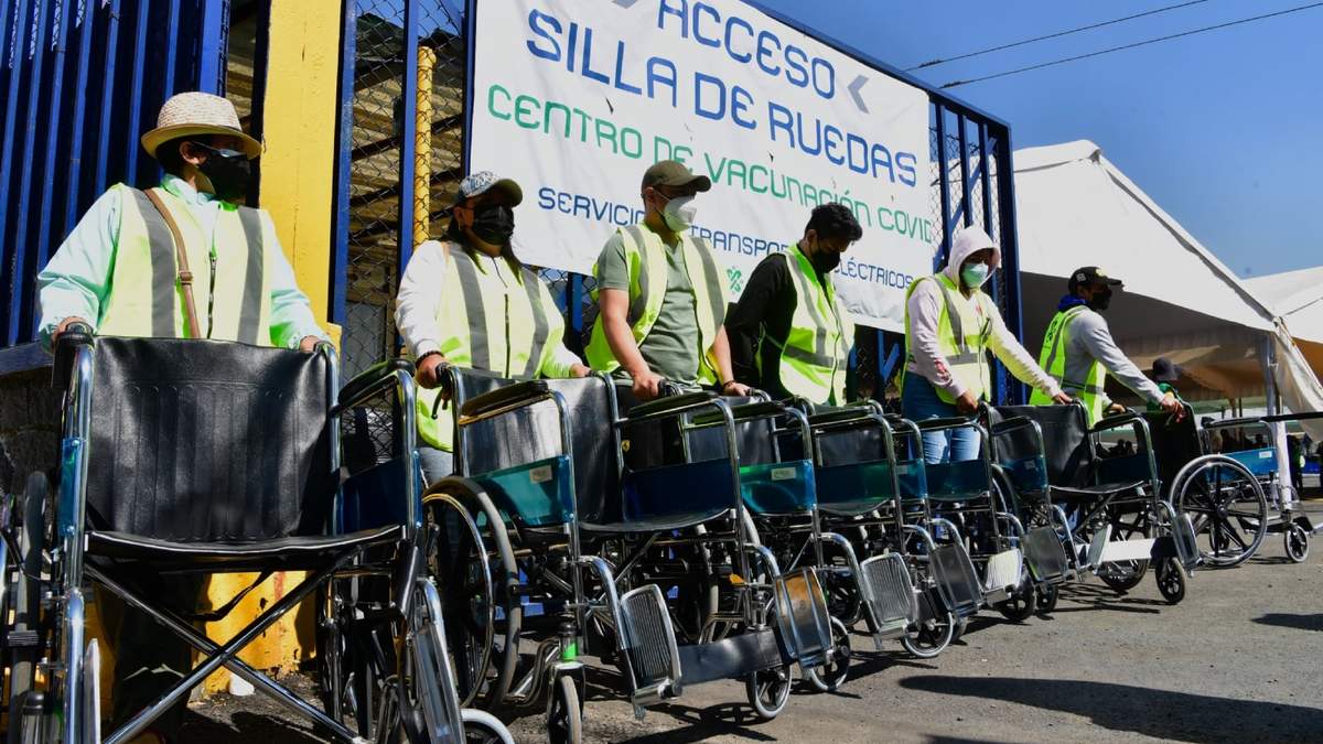 Voluntarios en las jornadas de vacunación en la Ciudad de México
