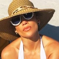 Jennifer López marca un antes y un después con este video tomando sol. ¡Madre mía!
