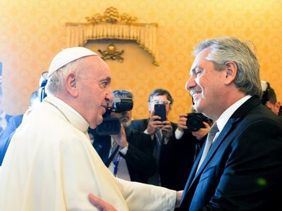 El Vaticano desmintió a Fernández: la despenalización del aborto formó parte de la agenda de temas
