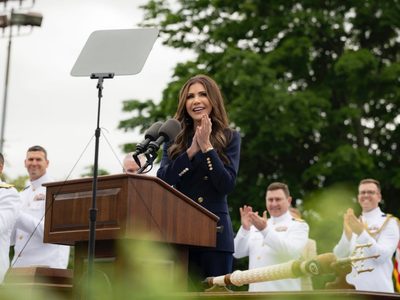 Gobierno de Trump impide a Harvard inscribir estudiantes extranjeros