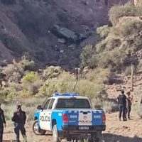 Impactante: una persona murió al caer al vacío con el auto en la Bajada de Maida