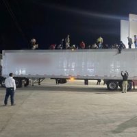 INM rescata a 359 personas migrantes que viajaban en la caja de un tractocamión en Veracruz