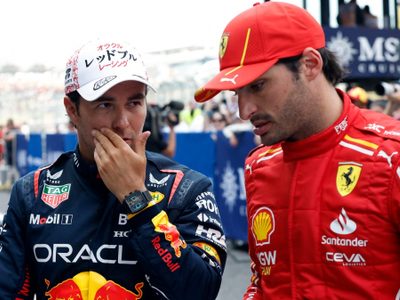 Sin sanción: la explicación de los comisarios del fuerte choque entre Carlos Sainz y Checo Pérez