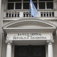Las acciones argentinas vuelven a caer y el Riesgo País se acercó a los 1000 puntos