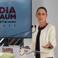 Sheinbaum enviará a Segob iniciativas sobre becas y apoyos a mujeres de 60 a 64 años