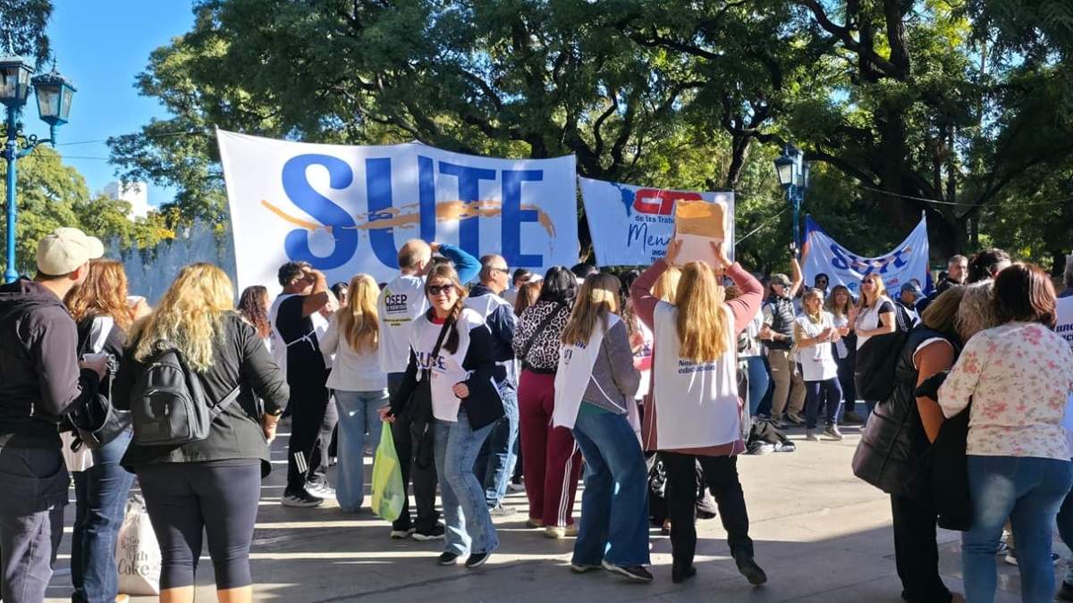 El SUTE y la CTA se manifestaron en la apertura de Sesiones Ordinarias