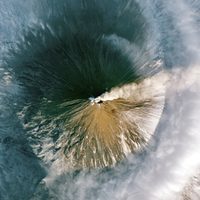 Entra en erupción un segundo volcán en el este de Rusia tras el terremoto de magnitud 8.8