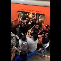 Pelea entre presuntos vagoneros y policías provoca retrasos en la Línea 2 del Metro (Video)