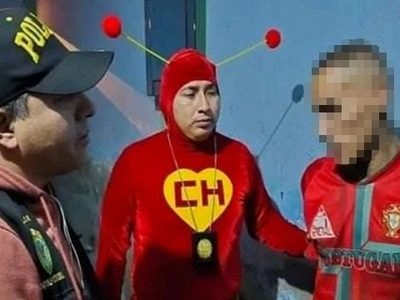 Policía de Perú captura a seis narcomenudistas disfrazado del Chapulín Colorado (Video)