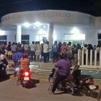 Policía de Cozumel priva de su libertad a dos reporteros que cubrían un accidente (Video)