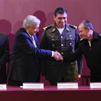 AMLO a mandos militares: no se corrompan ni caigan en contubernio con el crimen organizado