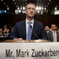 Facebook limitará la visibilidad del contenido político