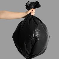 Con solo 2 bolsas de consorcio negras: probá esta espeluznante y re barata decoración para Halloween