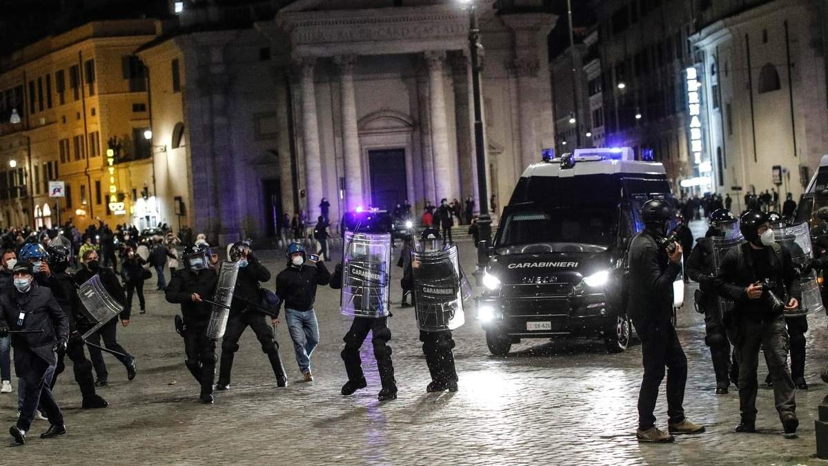 Los choques fueron anoche en la Plaza del Popolo, en Roma. Fuente: (Twitter)