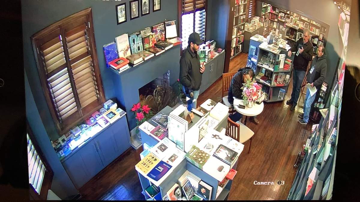 Librería del exgobernador Javier Corral Jurado