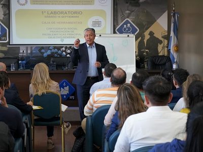 Figueroa: “Las becas estudiantiles permitirán que los jóvenes accedan a una educación de calidad”